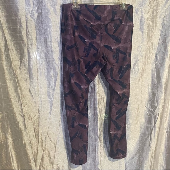 Crivit leggings SZ L GUC, polyester/Lycra blend nice weight, abstract floral - Picture 11 of 11